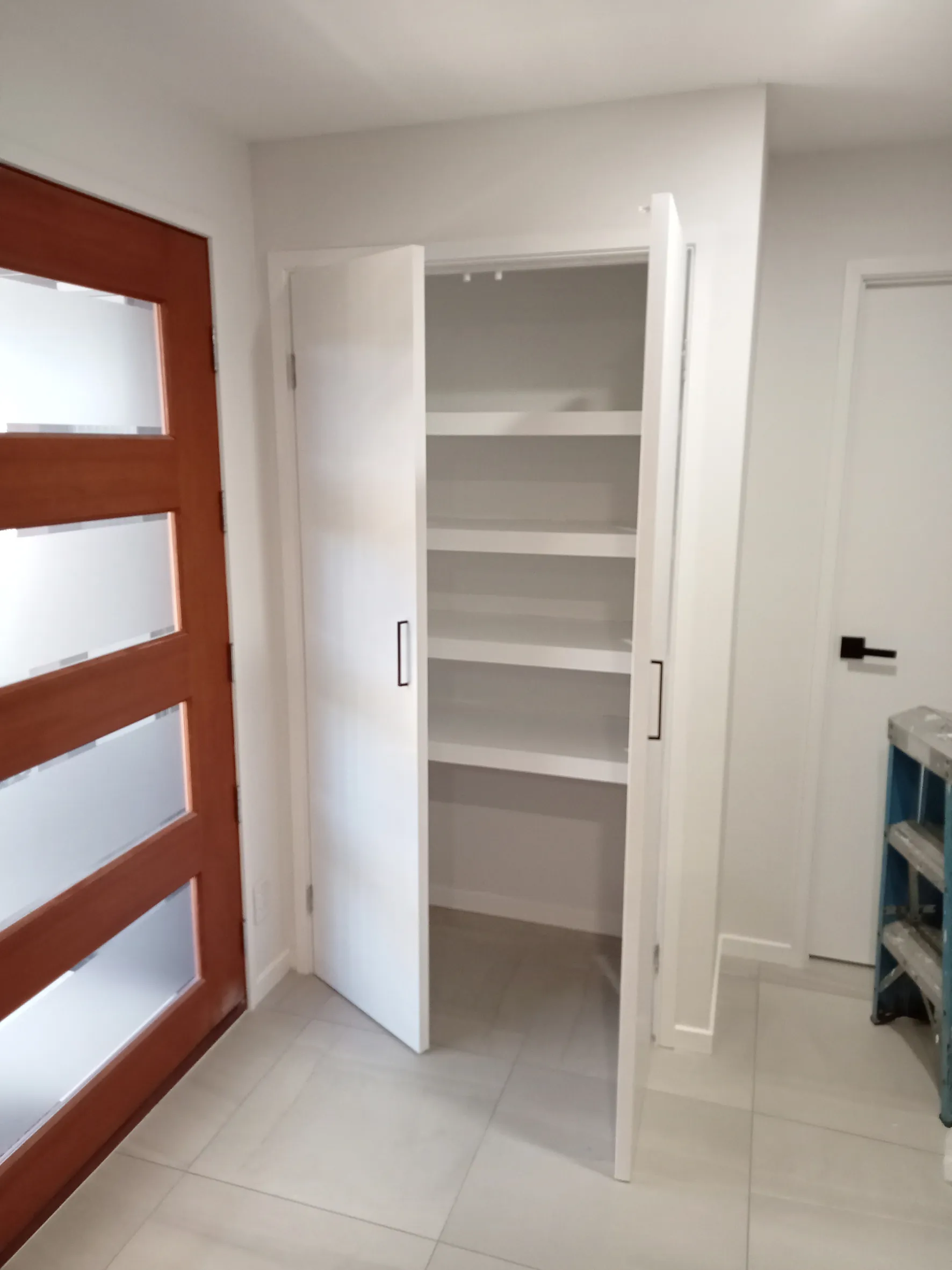 Custom linen closet organisation Gold Coast - built-in storage and shelving solutions