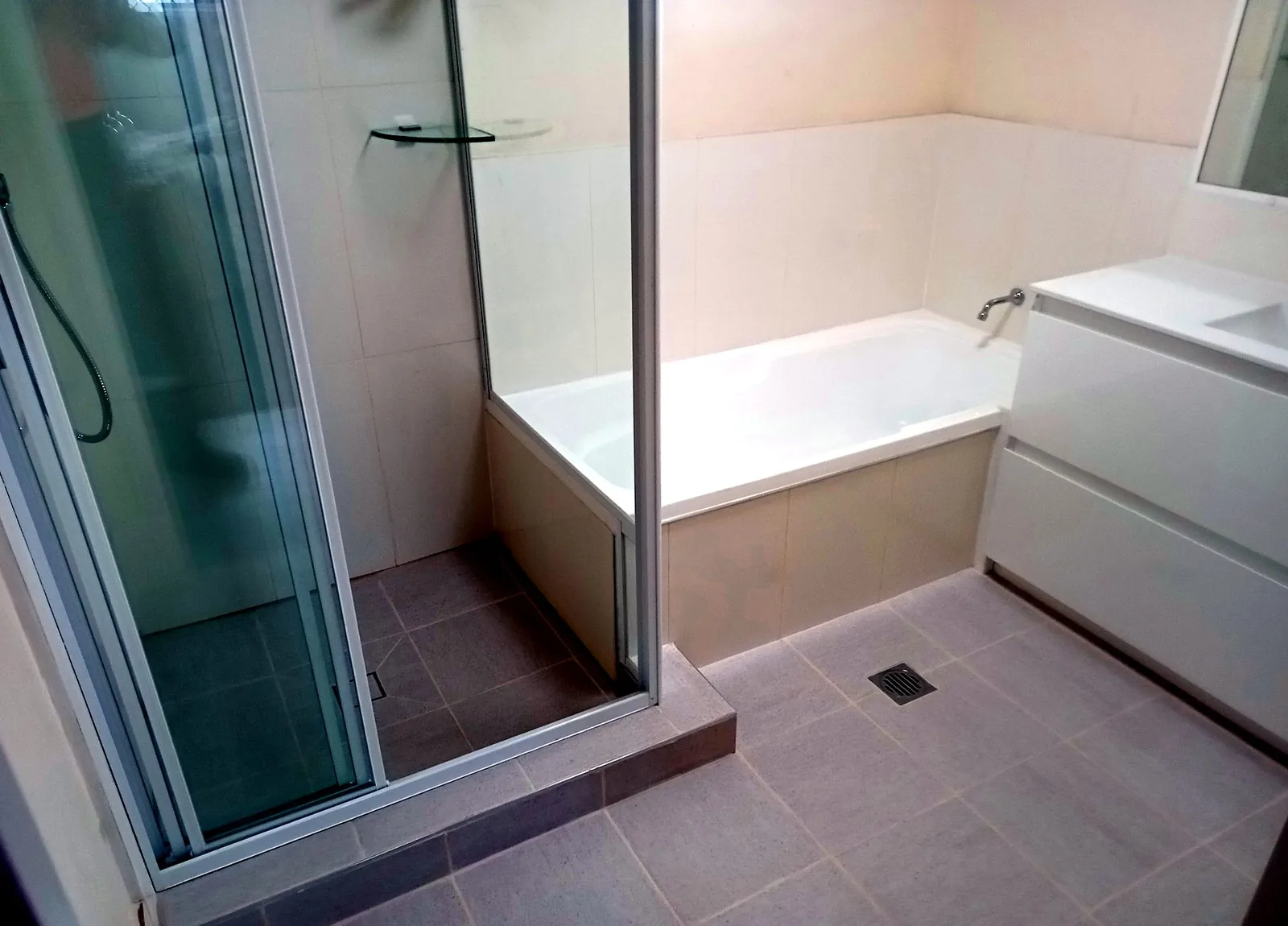 Modern ensuite renovation Gold Coast - walk-in shower, bath and floor tiling